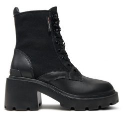 Botki Tommy Jeans. Czarne botki damskie Tommy Jeans, bez wzorów, z jeansu, bez obcasa, na słupku, bez zapięcia. Za 749.99 zł.
