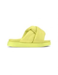 Klapki damskie Inuikii SOFT CROSSED. Białe klapki damskie Inuikii, bez wzorów, bez obcasa, bez zapięcia. Za 469.99 zł.