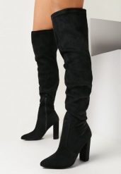 Czarne Kozaki za Kolano na Słupku z Noskiem w Szpic Glamer. Czarne kozaki damskie Born2be, bez wzorów, za kolano, bez obcasa, na obcasie, bez zapięcia. Za 159.99 zł.