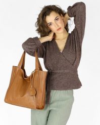 Torebka damska camel MARCO MAZZINI s139m. Brązowe shopperki damskie bez wzorów, ze skóry, na ramię, duże, bez dodatków. Za 379.05 zł.