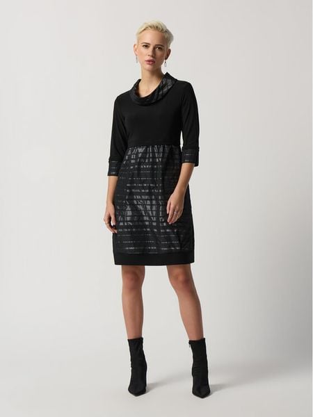 Joseph Ribkoff Sukienka codzienna 233158 Czarny Regular Fit. Czarne sukienki damskie Joseph Ribkoff, na co dzień, bez wzorów, z syntetyku, bez kołnierzyka, bez ramiączek, proste. Za 939.99 zł.