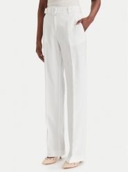 Guess Spodnie materiałowe W6GB05 W1765 Biały Regular Fit. Białe spodnie materiałowe damskie Guess, z aplikacjami, z materiału. Za 569.99 zł.