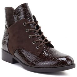 Botki damskie lakierowane kroko brązowe Vinceza HX27-16524. Brązowe botki damskie VINCEZA, bez wzorów, z lakierowanej skóry, eleganckie, bez obcasa, bez zapięcia. Za 149.99 zł.