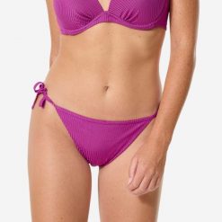 Dół kostiumu kąpielowego damski Decathlon Sandy Folk. Fioletowe bikini Decathlon, bez wzorów, z elastanu. Za 49.99 zł.