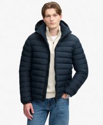 Superdry Kurtka pikowana z kapturem Fuji midweight – Navy Blazer. Niebieskie kurtki męskie Superdry, m, z aplikacjami, z materiału, z kapturem. Za 436.50 zł.