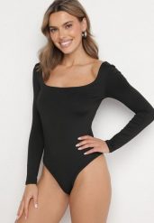 Czarne Dopasowane Body z Długim Rękawem i Kwadratowym Dekoltem Sesilwen. Czarne body Born2be, bez wzorów, z jeansu. Za 49.99 zł.