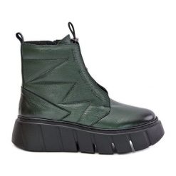 Zazoo 60472 Skórzane Botki Na Platformie I Koturnie Ciemnozielone. Zielone botki damskie bez wzorów, ze skóry, eleganckie, bez obcasa, na koturnie, bez zapięcia. Za 608.15 zł.