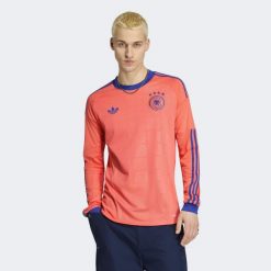 Koszulka bramkarska wyjazdowa Niemcy 26 z długim rękawem. Brązowe bluzy męskie Adidas, bez wzorów, sportowe, bez ramiączek, bez kaptura. Za 479.00 zł.
