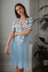 Niebieska Plisowana Midi Spódnica. Niebieskie bluzki damskie Figl, l, bez wzorów, z elastanu, midi, rozkloszowane. Za 189.00 zł.