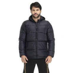 Męska kurtka z kapturem Welcome Back. Czarne kurtki męskie LEONE 1947 APPAREL, l, bez wzorów, z tkaniny, sportowe, z kapturem. W wyprzedaży za 419.25 zł.