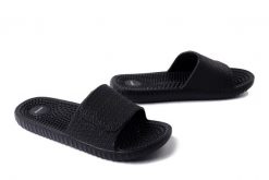 AXIM 8KL25364C black, klapki basenowe męskie. Czarne klapki męskie Axim, bez wzorów, bez zapięcia. Za 24.49 zł.