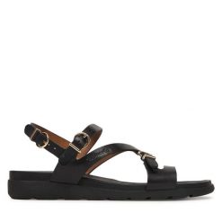 Sandały Tamaris. Czarne sandały damskie Tamaris, bez wzorów, bez obcasa, na płaskiej podeszwie, bez zapięcia. Za 299.99 zł.