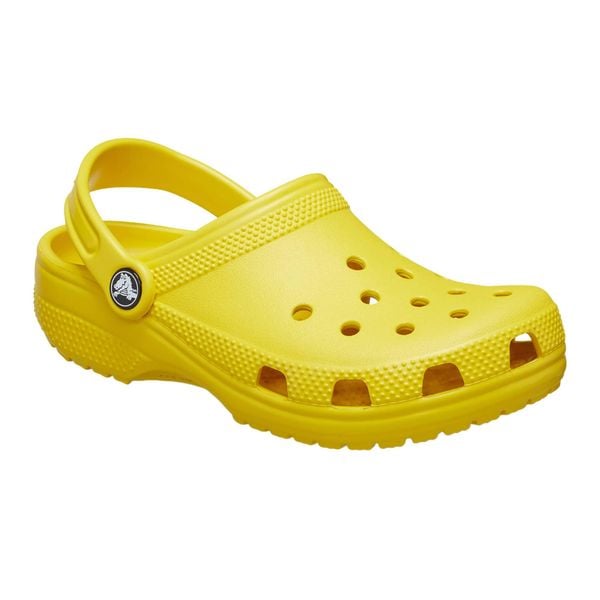 Klapki Crocs Classic. Żółte klapki damskie Crocs, bez wzorów, sportowe, bez obcasa, bez zapięcia. Za 179.99 zł.