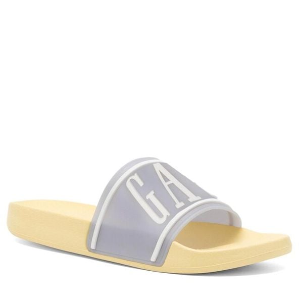Klapki Gap. Szare klapki damskie GAP, bez wzorów, bez obcasa, bez zapięcia. Za 79.99 zł.