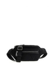 Guess Nerka HMBENY P6156 Czarny. Czarne plecaki męskie Guess, z aplikacjami, z poliesteru. Za 323.99 zł.