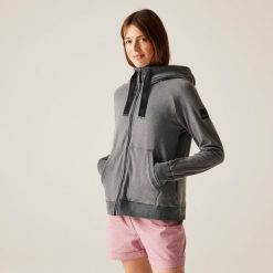 Bluza turystyczna damska Tralia z kapturem. Szare bluzy damskie Regatta, bez wzorów, z elastanu, sportowe, bez ramiączek, z kapturem. W wyprzedaży za 249.99 zł.