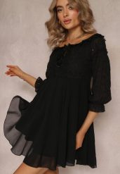 Czarna Sukienka z Rękawami 7/8 i Ozdobną Koronką Cascantha. Czarne sukienki damskie Renee, m, bez wzorów, z koronki, bez kołnierzyka, bez ramiączek, mini. Za 149.99 zł.