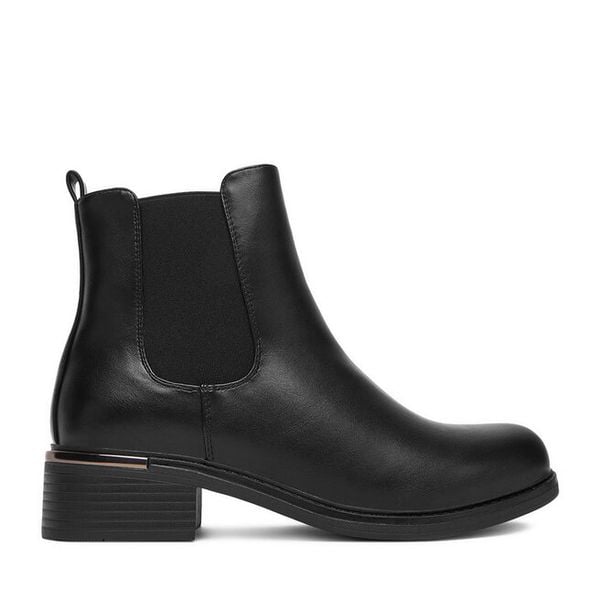 Botki DeeZee. Czarne botki damskie DeeZee, bez wzorów, bez obcasa, na płaskiej podeszwie, bez zapięcia. Za 179.99 zł.
