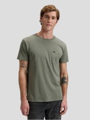 MESKA KOSZULKA LEE ULTIMATE POCKET TEE LICHEN OLIVE 112376464. Zielone t-shirty męskie Lee, m, bez wzorów, bez kołnierzyka, bez ramiączek. Za 79.99 zł.