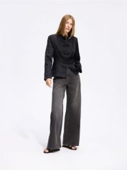Jeansy wide leg z wysokim stanem - szary. Szare jeansy damskie Reserved, bez wzorów, z bawełny, z podwyższonym stanem. Za 139.99 zł.