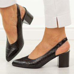 Czarne ażurowe czółenka damskie M.Daszyński 2263A-7. Czarne czółenka damskie M.Daszyński, na lato, w ażurowe wzory, ze skóry, casualowe, bez obcasa, na słupku, bez zapięcia. Za 169.00 zł.