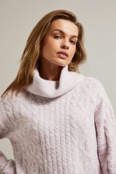 Sweter z grubym goltem różowy. Czerwone swetry nierozpinane damskie MOODO, l, bez wzorów, z elastanu, bez kołnierzyka, bez ramiączek. W wyprzedaży za 59.98 zł.