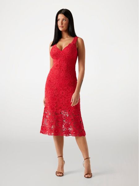 Guess Sukienka koktajlowa W5YK0U WHF50 Czerwony Regular Fit. Czerwone sukienki damskie Guess, m, z aplikacjami, z bawełny, wizytowe, bez kołnierzyka, bez ramiączek. Za 699.99 zł.