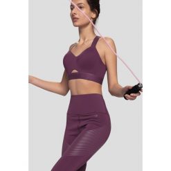 Legginsy treningowe z wysokim stanem 4FPro SPDF410 - fiolet. Czerwone legginsy damskie 4F, bez wzorów, z dzianiny. W wyprzedaży za 99.99 zł.