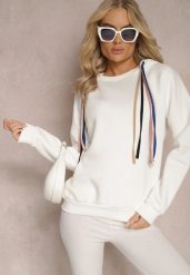 Biała Bawełniana Bluza z Sznurkami i Kapturem Tyche. Białe bluzy damskie Renee, bez wzorów, z bawełny, casualowe, bez ramiączek, z kapturem. Za 89.99 zł.