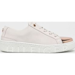 Tommy Hilfiger - Buty. Szare obuwie sportowe damskie Tommy Hilfiger, bez wzorów, z gumy, z okrągłym noskiem, bez zapięcia, climacool (adidas). W wyprzedaży za 429.90 zł.