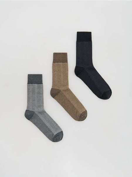 3 pack skarpet - beżowy. Brązowe skarpety męskie Reserved, bez wzorów. W wyprzedaży za 39.99 zł.