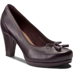 Półbuty CLARKS - Chorus Bombay 261290924 Aubergine Leather. Czerwone półbuty damskie Clarks, bez wzorów, z materiału, bez obcasa, na obcasie, bez zapięcia. W wyprzedaży za 259.00 zł.