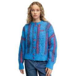 Damski kardigan z dzianiny Siroko Apollo-W Blue. Niebieskie kardigany damskie SIROKO, na zimę, bez wzorów, z dzianiny, bez kołnierzyka. Za 168.00 zł.