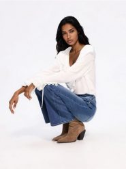 Jeansy flare comfort - niebieski. Niebieskie jeansy damskie Reserved, bez wzorów, z bawełny. Za 119.99 zł.