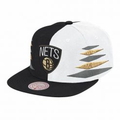 Czapka z daszkiem Mitchell & Ness NBA Diamond Cut Brooklyn HHSS1093-BNEYYPPPBKWH. Białe czapki damskie Mitchell & Ness, bez wzorów, sportowe. Za 89.00 zł.