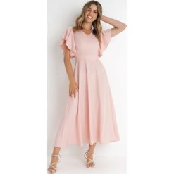 Różowa Rozkloszowana Sukienka Zdobiona Falbanami Emilienne. Czerwone sukienki damskie Born2be, na co dzień, s, z aplikacjami, z jeansu, eleganckie, bez kołnierzyka, bez ramiączek, maxi, proste. Za 99.99 zł.