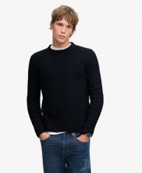 Superdry Jacob Cable Knit Jumper sweter warkoczowy — relaxed fit. Niebieskie swetry męskie Superdry, m, z aplikacjami, z materiału, klasyczne, bez kołnierzyka, bez ramiączek. Za 431.70 zł.