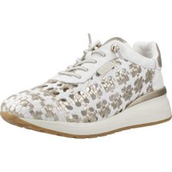 Buty CARMELA 162287C Biały. Białe obuwie trekkingowe damskie Carmela, z materiału, bez zapięcia. Za 335.35 zł.