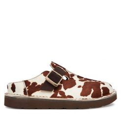 Klapki Clarks. Brązowe klapki damskie Clarks, bez wzorów, bez obcasa, bez zapięcia. Za 469.99 zł.