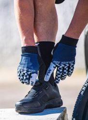 Rękawiczki rowerowe Northwave Air Lf Full Finger Glove. Niebieskie rękawiczki męskie Northwave, na lato, bez wzorów, z materiału. Za 75.00 zł.
