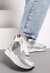Srebrne Sportowe Botki na Płaskiej Podeszwie z Metalicznymi Wstawkami i Brokatem Benali. Szare obuwie sportowe damskie Born2be, bez wzorów, z jeansu, bez zapięcia. Za 129.99 zł.