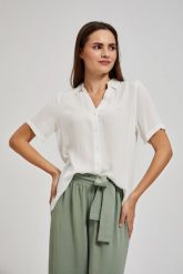 Koszula z kołnierzykiem biała. Białe koszule damskie MOODO, m, bez wzorów, bez kołnierzyka, bez ramiączek. W wyprzedaży za 49.99 zł.