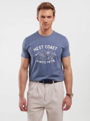 Koszulka męska z nadrukiem niebieska Reddrez 402. Niebieskie t-shirty męskie BIG STAR, l, bez wzorów, z dzianiny, bez kołnierzyka, bez ramiączek. W wyprzedaży za 79.99 zł.