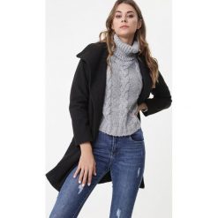Czarny Płaszcz Murrayfield. Czarne płaszcze damskie Born2be, bez wzorów, z materiału, bez kołnierzyka, bez kaptura. Za 149.99 zł.