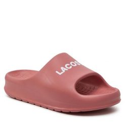 Klapki Lacoste. Czerwone klapki damskie Lacoste, bez wzorów, bez obcasa, bez zapięcia. Za 259.99 zł.