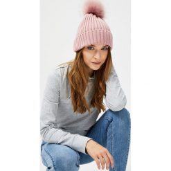 Czapka z pomponem. Czapki damskie MOODO, bez wzorów. Za 24.99 zł.