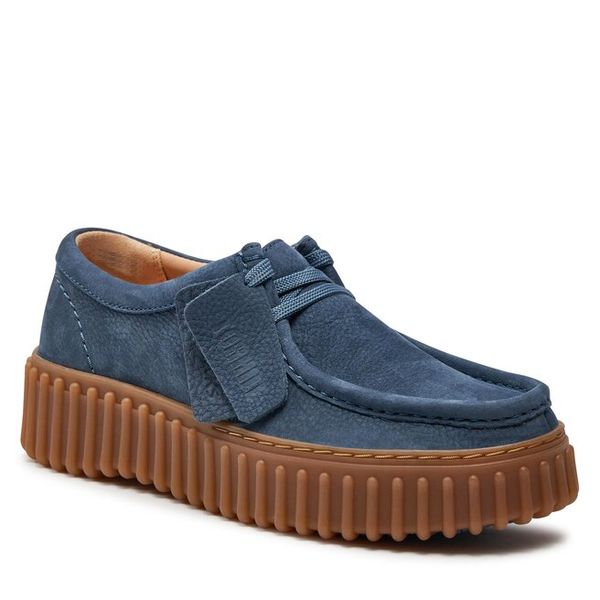 Półbuty Clarks. Czarne półbuty damskie Clarks, bez wzorów, bez obcasa, na płaskiej podeszwie, bez zapięcia. Za 339.99 zł.