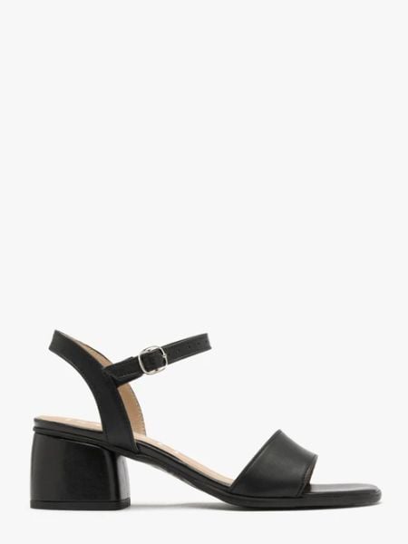 Czarne sandały na niskim obcasie. Czarne sandały damskie Ryłko, bez wzorów, ze skóry, bez obcasa, na obcasie, bez zapięcia. W wyprzedaży za 299.99 zł.