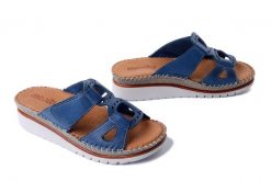 MANITU 900157-05 blau, klapki damskie. Niebieskie klapki damskie Manitu, na lato, bez wzorów, ze skóry, bez obcasa, na koturnie, bez zapięcia. Za 185.43 zł.