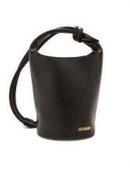 JACQUEMUS Plecak Le Petit Tourni 245BA366-3173 Czarny. Czarne plecaki damskie JACQUEMUS, bez wzorów, ze skóry. Za 4,319.99 zł.